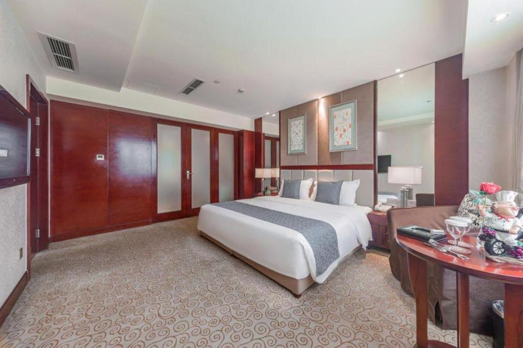 Chengdu Yinsheng International Hotel Supoqiao Buitenkant foto