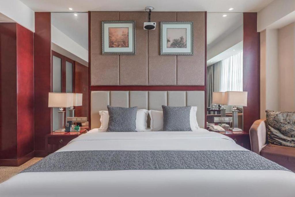 Chengdu Yinsheng International Hotel Supoqiao Buitenkant foto
