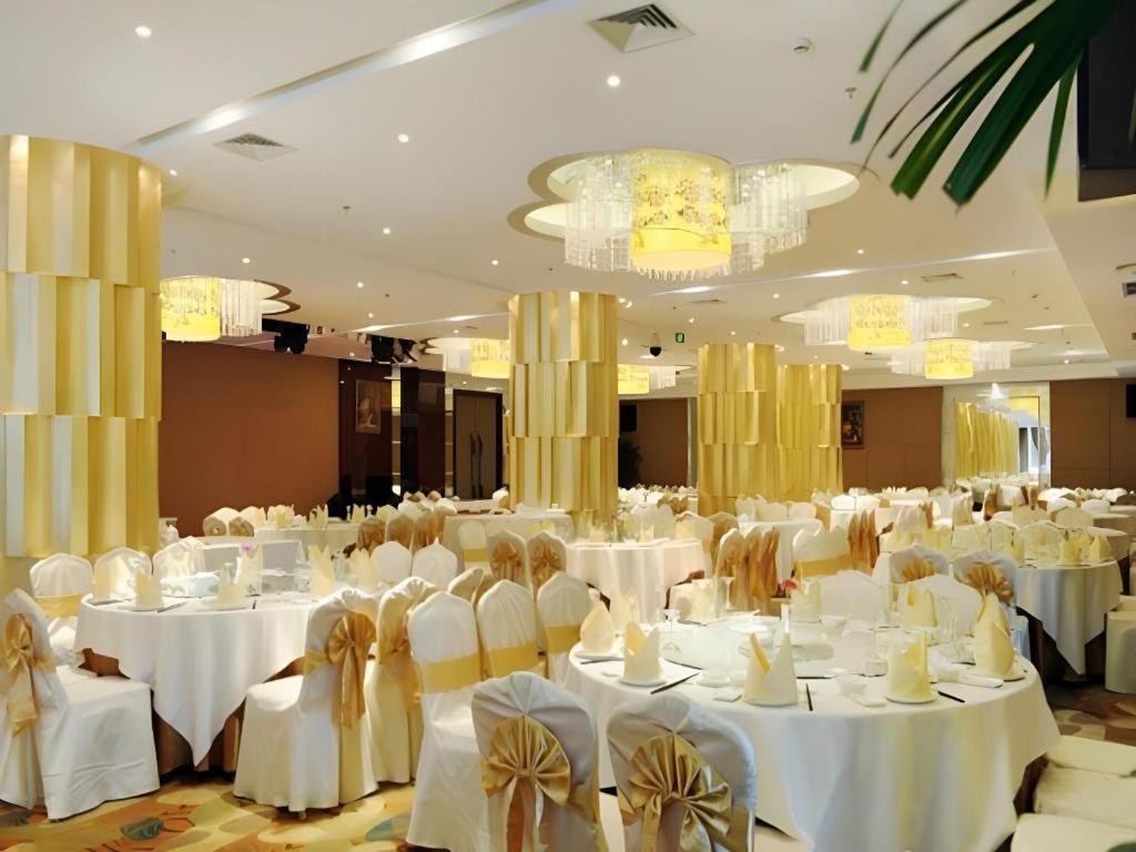Chengdu Yinsheng International Hotel Supoqiao Buitenkant foto